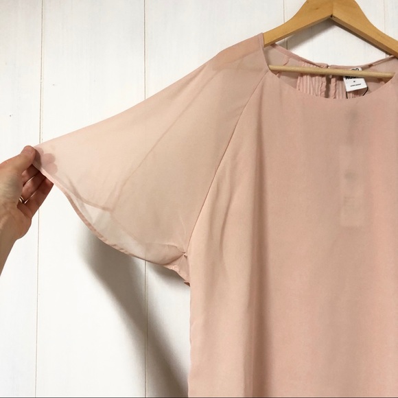 NWT Vero Moda Blush Flowy Blouse w Pleated Back - Picture 2 of 7